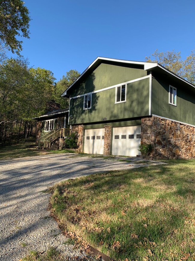 3 bed 2 bath-Valley View-Surrounded by Trees! - 3 bed 2 bath-Valley View-Surrounded by Trees! House
