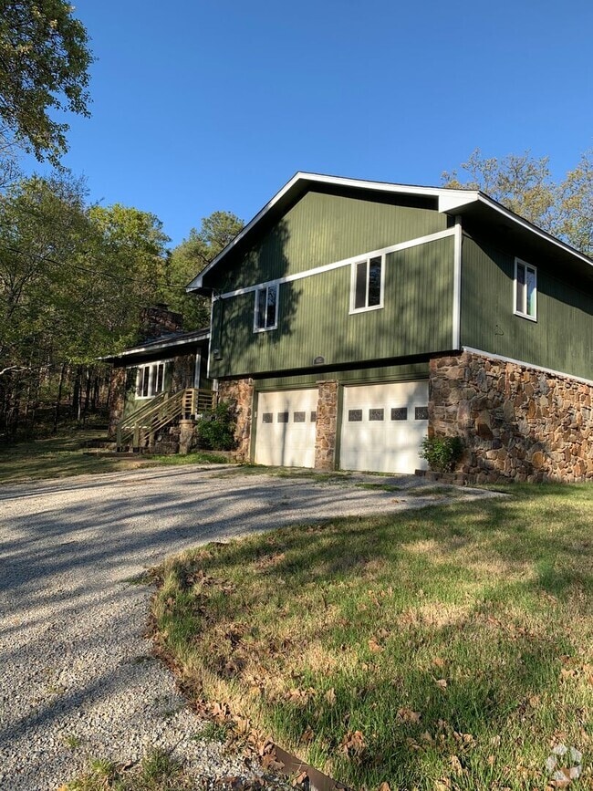 Building Photo - 3 bed 2 bath-Valley View-Surrounded by Trees! Rental