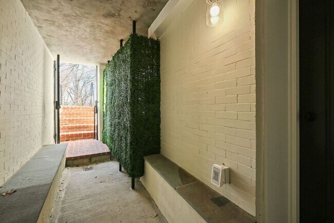 Photo - 1979 Biltmore St NW