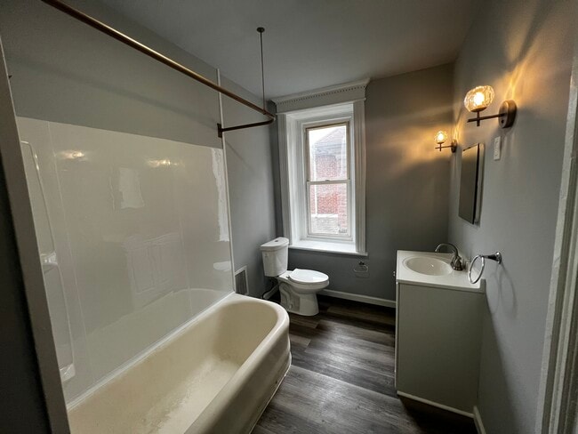 Building Photo - 816 E High St Unit 1