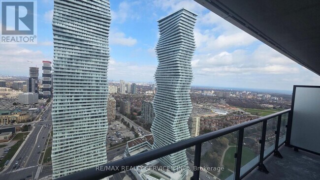 Photo - 448 Burnhamthorpe Rd W Unité 3706