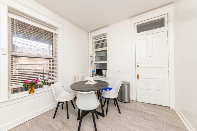 Photo - 1722 N Mohawk St Unidad 1R