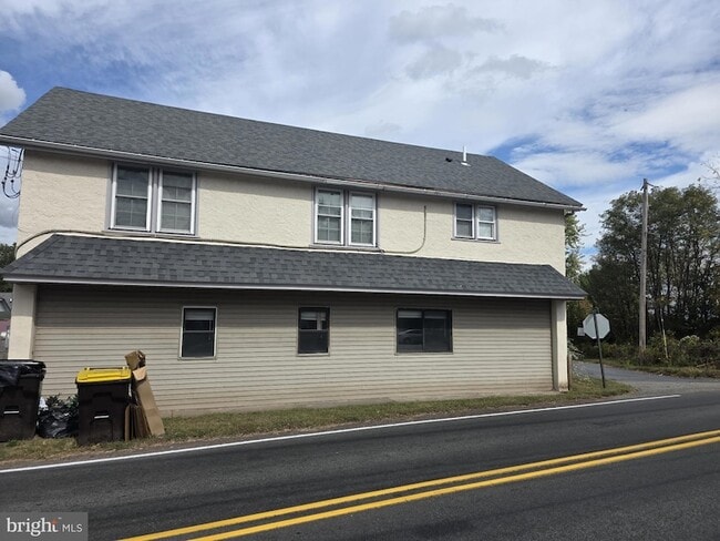 Photo - 203 E Cedarville Rd