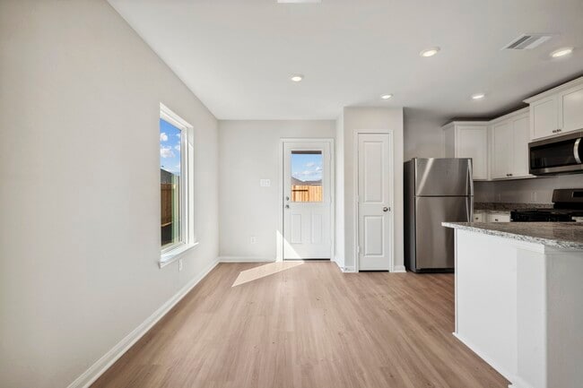 Building Photo - 412 Tejas Trl