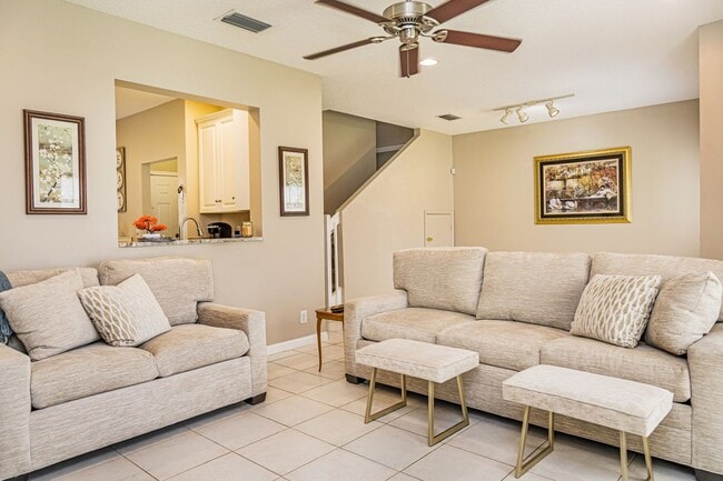 Photo - 1651 Hawthorne Pl