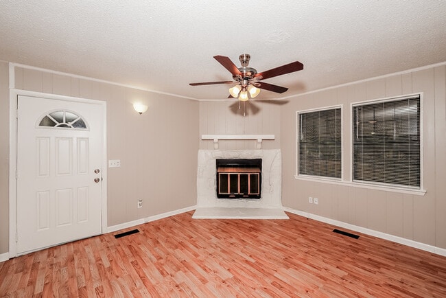 Photo - 356 Lakeshore Cir
