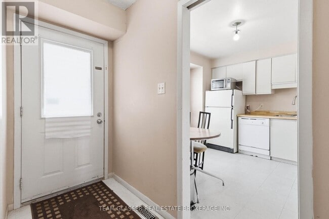 Photo - 595 Third St