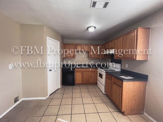 Photo - 400 Kings Way Dr Unit B