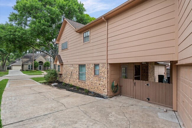 Photo - 110 Shadow Wood Dr