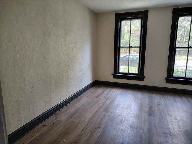 Photo - 3 Bed, 1.5 Bath home– Move-In Ready!