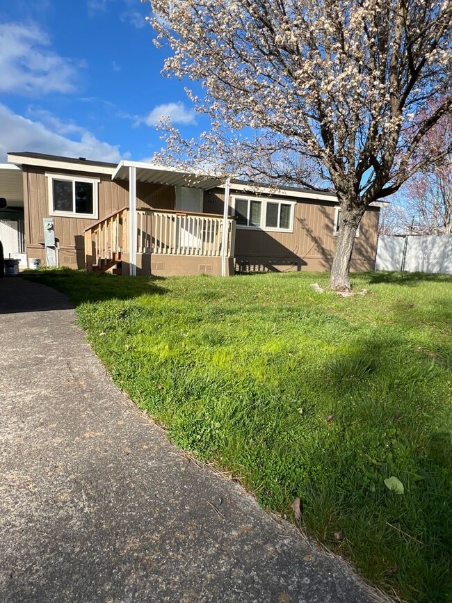 Building Photo - 2641 Falcon St