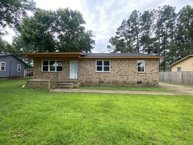 Building Photo - 122 Young St