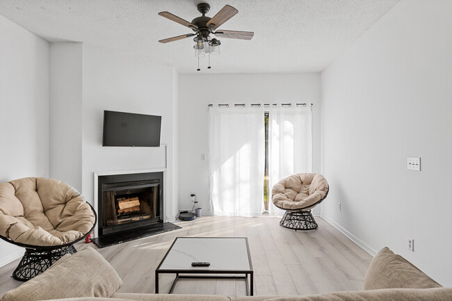 Living room - 4210 Wilshire Blvd Condominio Unidad 106