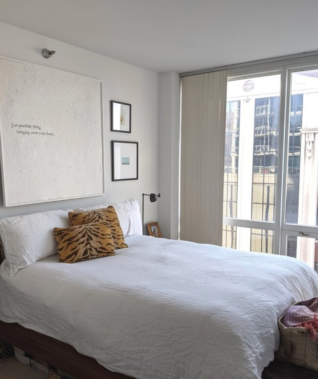 Photo - 757 N Orleans St Unidad 609