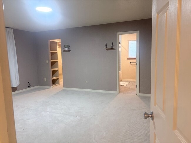 Building Photo - 2 Willow Pl