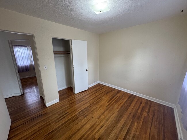 Photo - Oregon St 1153-1155 Unidad 1153