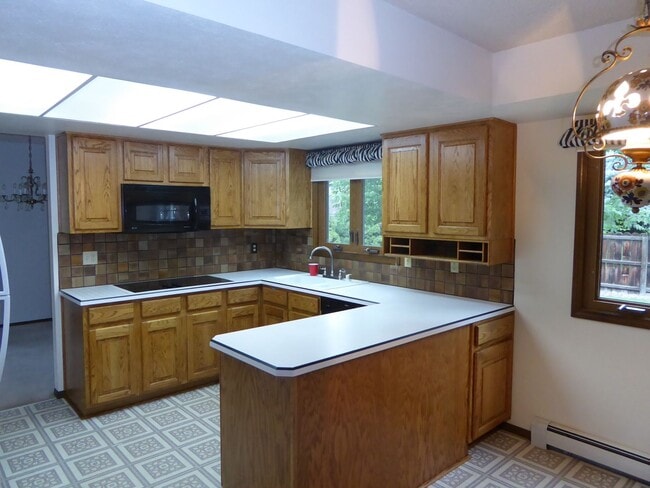 Photo - 7573 Lee Dr