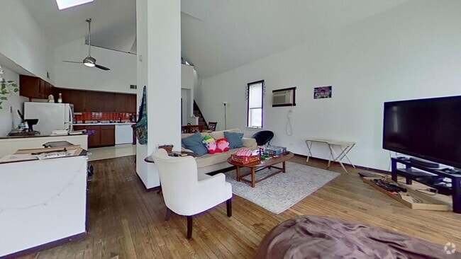 Building Photo - 2455 N Seminary Ave Unit 3 Rental