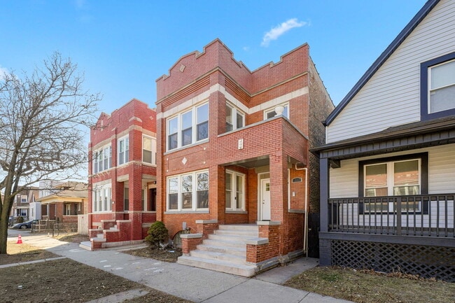 Building Photo - 7532 S Champlain Ave Unit 2