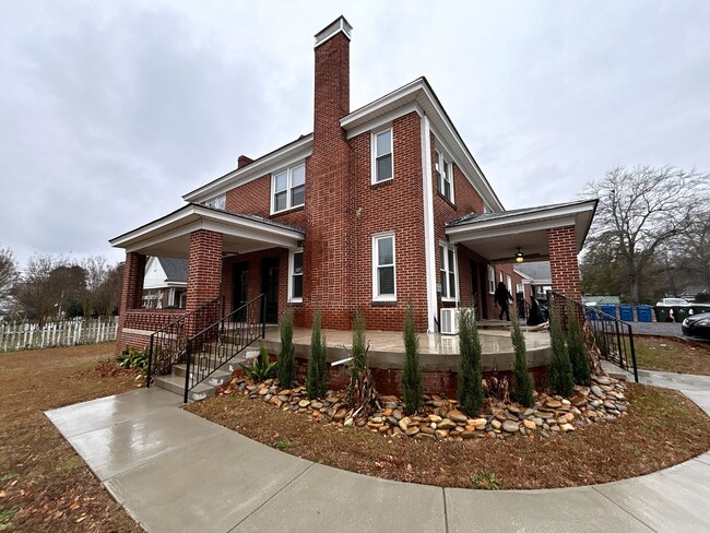 Building Photo - Attention UofSC students Unit 1 Rental