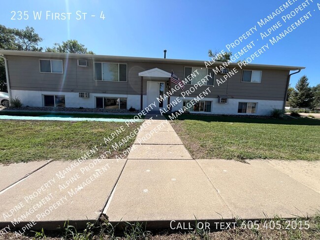 235 W 1st St Unit 4