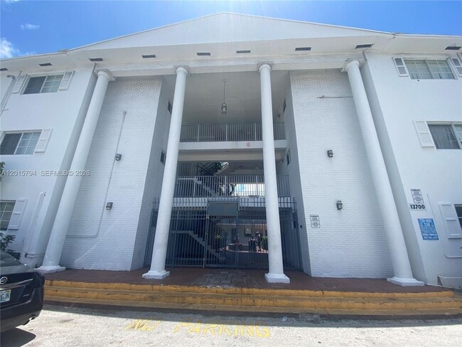 Building Photo - 13700 NE 6th Ave Unit 115