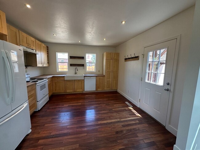 Photo - 982 Vine St