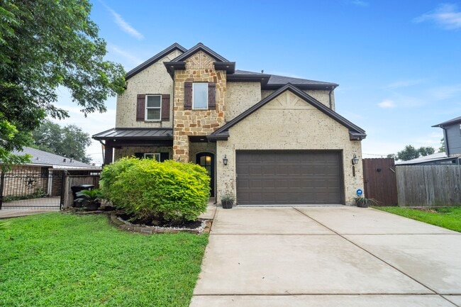 Building Photo - 6806 Heron Dr