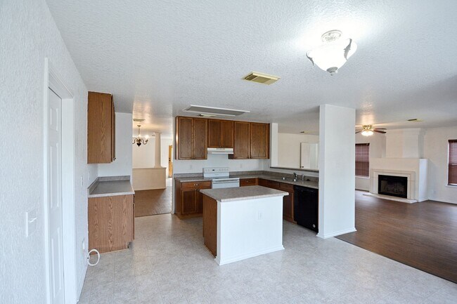 Photo - 858 Lincolnshire Dr