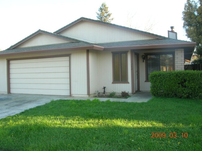 Updated 3 Bedroom 2 Bathroom Home in Woodland - Updated 3 Bedroom 2 Bathroom Home in Woodland