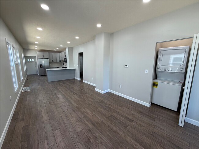 Photo - 121 W 24th St