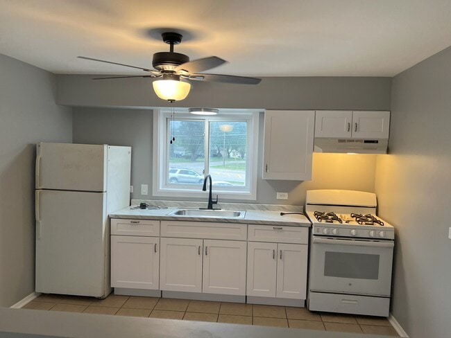 Building Photo - 2603 Rohlwing Rd Unit 2B
