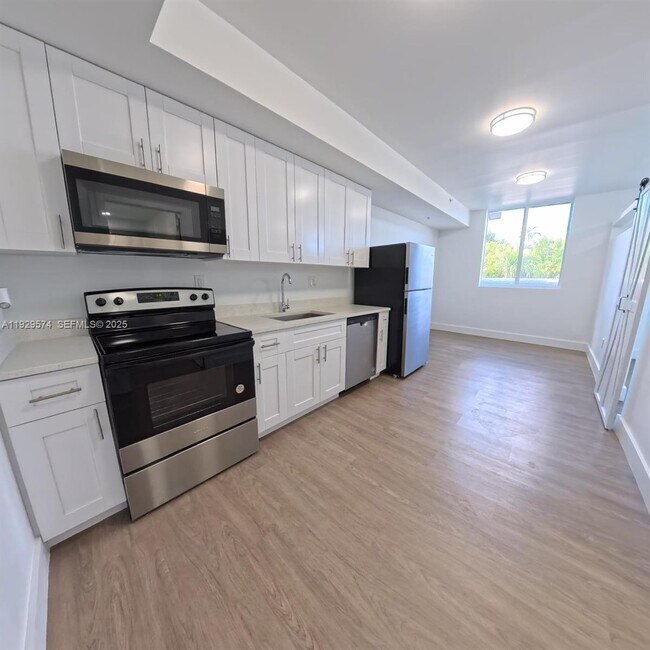 Photo - 1620 NW 18th St Unidad 204