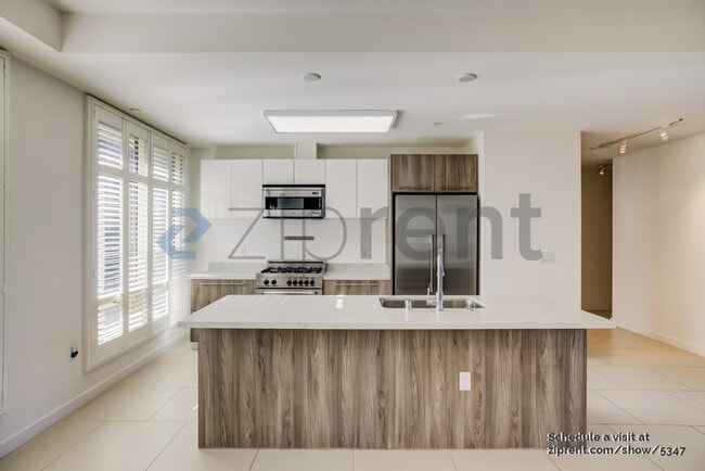 Photo - 1789 Washington St