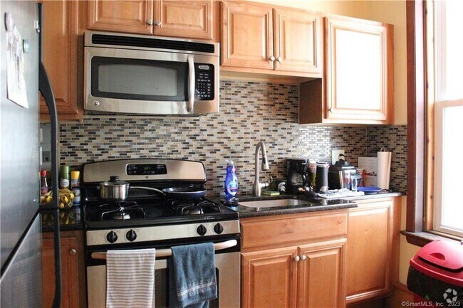 Building Photo - 268 College St Unit 2F Rental