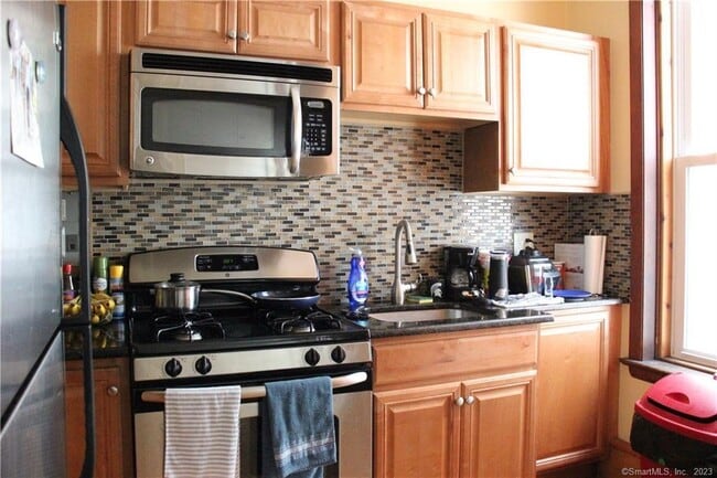 Building Photo - 268 College St Unit 2F Rental