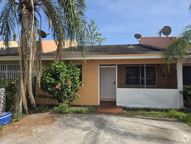Building Photo - 585 NW 15th St Unit 0 Rental