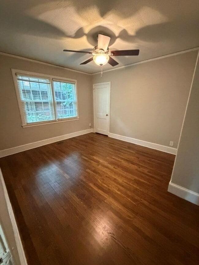 Photo - Great 2bedroom one and half bathrooms Apt in Historic Wesley Heights!- First full month free