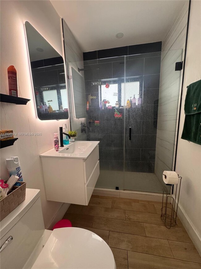 Building Photo - 2775 SW 6th St Unit 2775