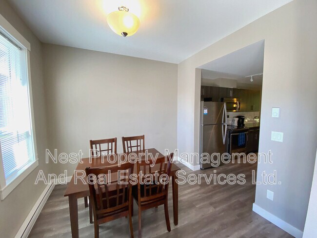 Photo - 110-110 Baxter Ave