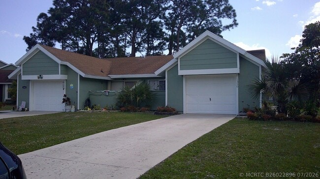 Building Photo - 1350 SE La Haven Ct