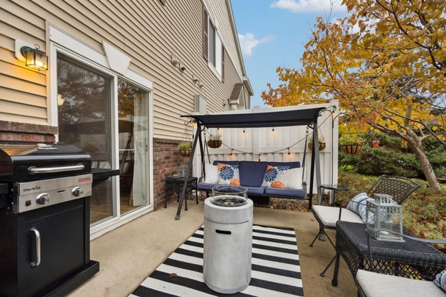 Photo - 18422 Lafayette Way