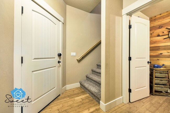 Photo - 5074 Alworth St