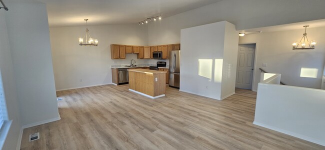 Photo - 723 Bridgestone Ct Townhome