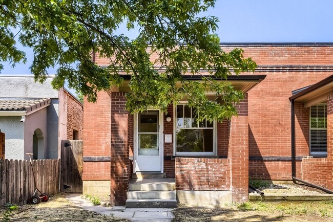 Building Photo - 1055 S Pearl St
