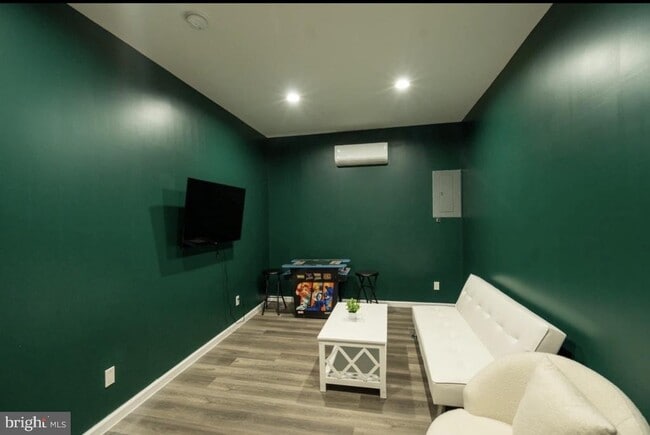 Photo - 1809 Broadway