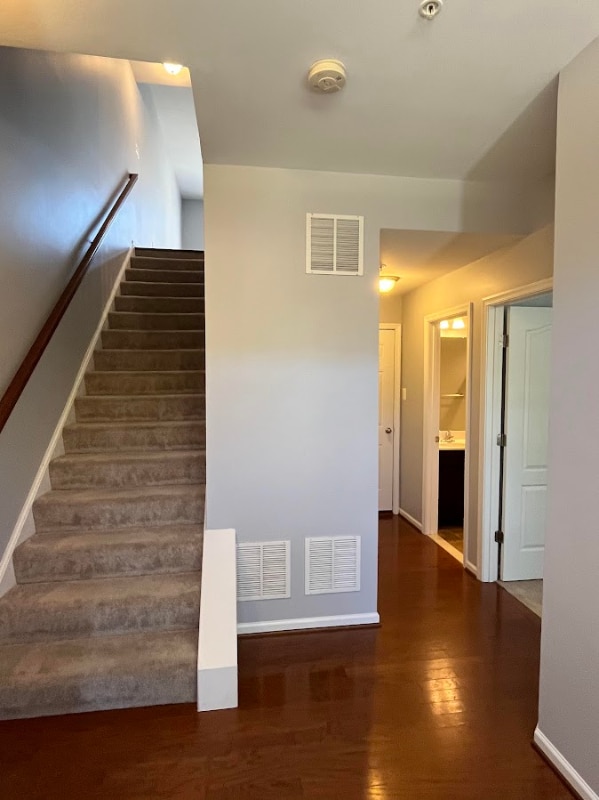 Photo - 2703 Osprey Way S