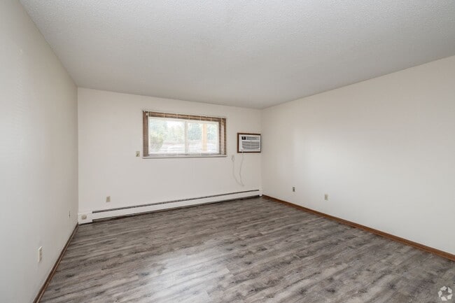Photo - Four Seasons Apartments