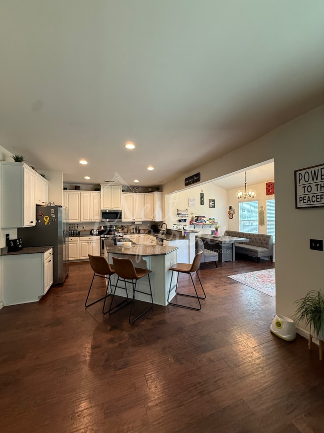 Photo - 594 Newton Rd