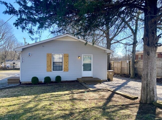 Building Photo - 208 May Dr Rental